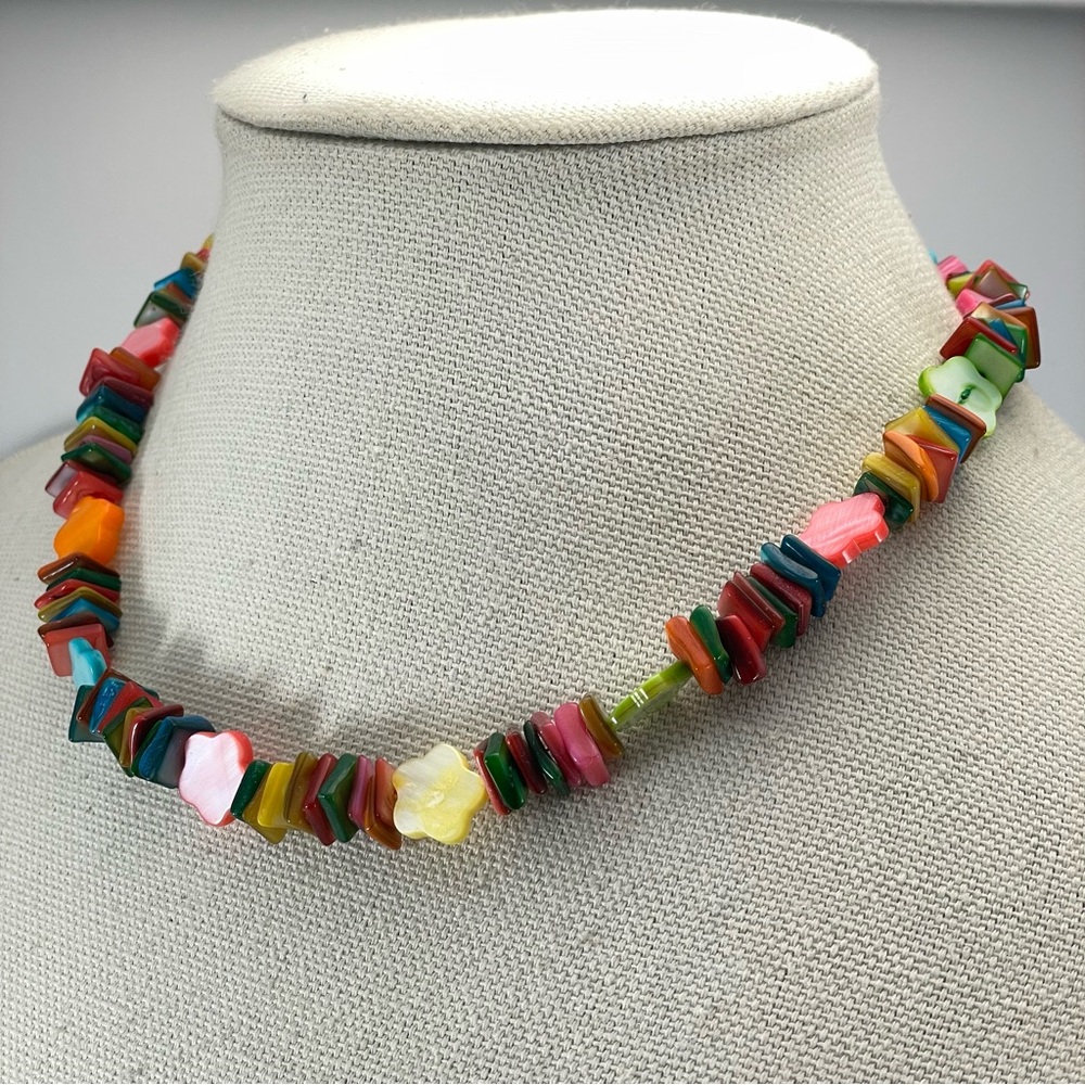 Mother of Pearl Chip Necklace Natural Chip and Stare Rainbow Colored Silver Tone - Picture 3 of 7
